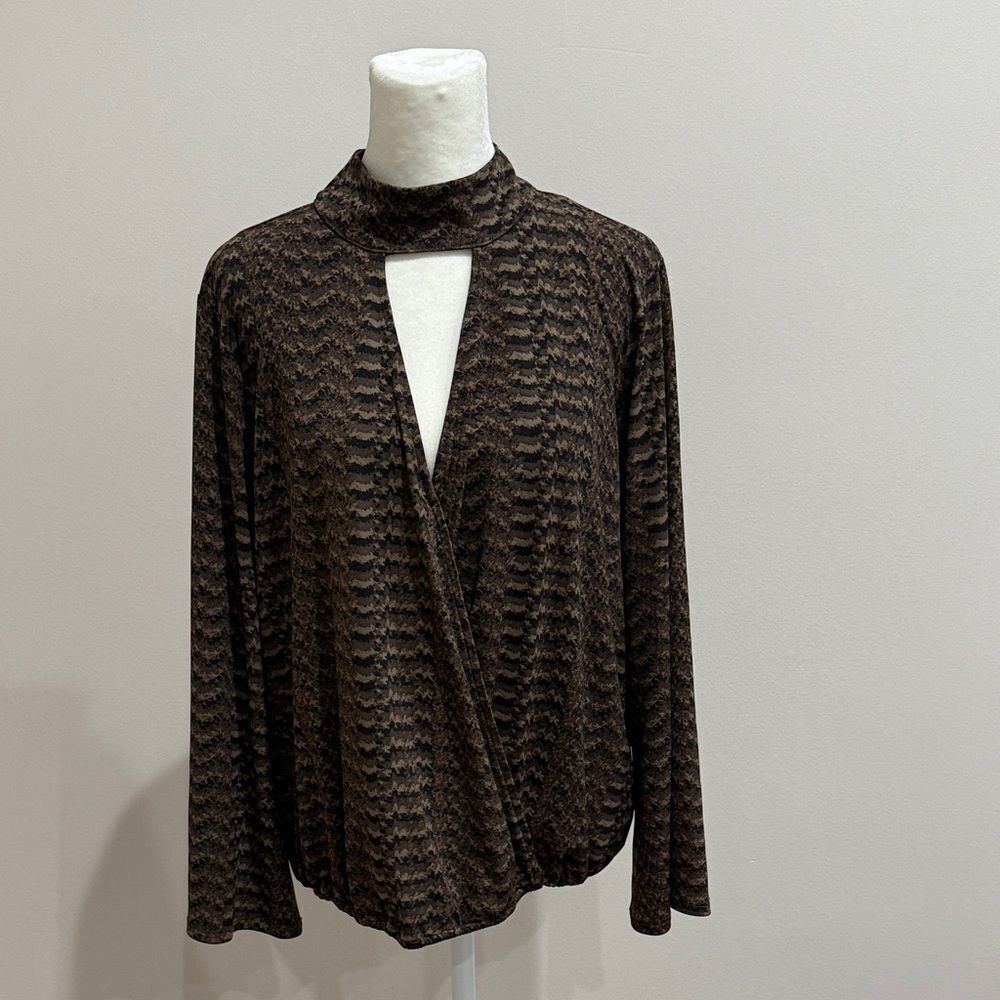 Veronica M Brown Patterned Long Sleeve Top With Bell Sleeves Size Medium